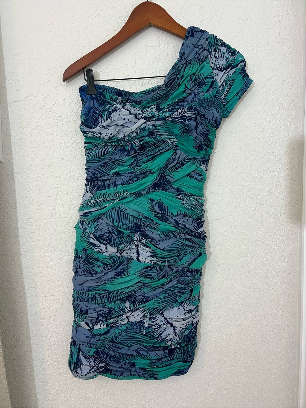 BCBGMAXAZRIA Indie Sleaze 2010 One Shoulder Ruched Bodycon Mini Dress S Tropical